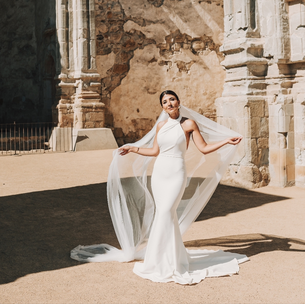 Chic White Bridal Gown with Veil